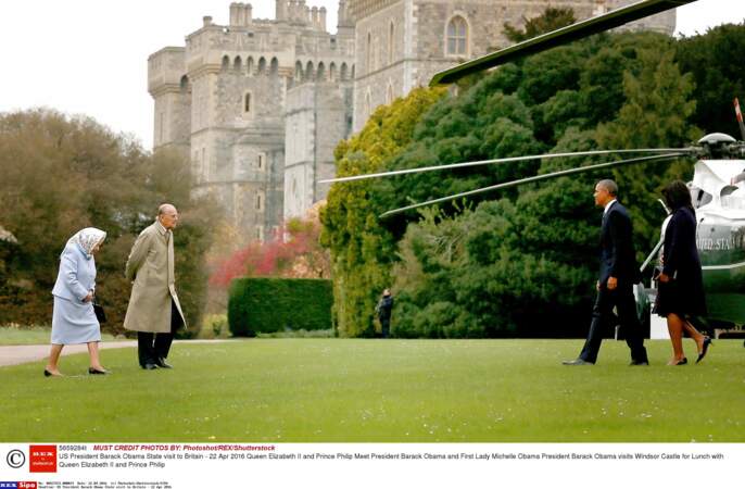 C'est en hélicoptère que Barack et Michelle Obama sont arrivés au château de Windsor…