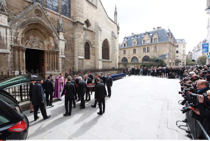 Les obsèques de Florence Arthaud ont eu lieu ce lundi dans le Vème arrondissement de Paris.