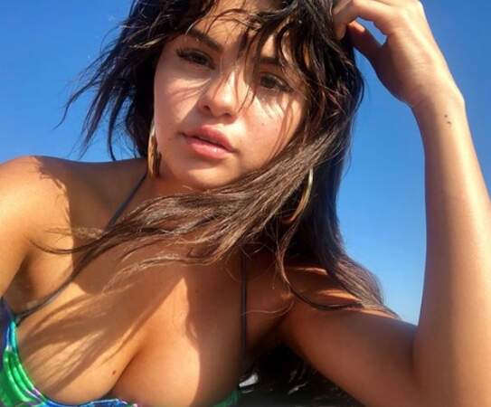Selfie en bikini pour Selena Gomez. 