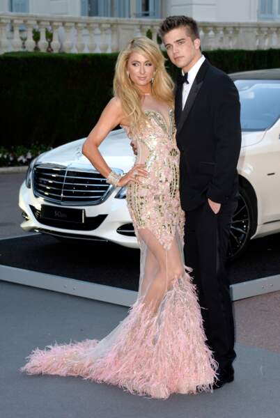 Paris Hilton et son chéri pensaient visiblement se rendre à un bal Disney