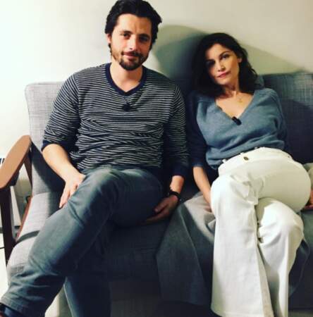 Sur Instagram, elle pose avec Raphael Personnaz, invités ensemble sur un plateau radio