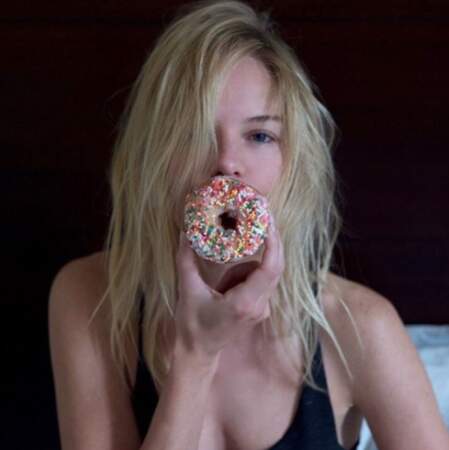 Elle annonce, non sans équivoque, aimer manger des donuts 