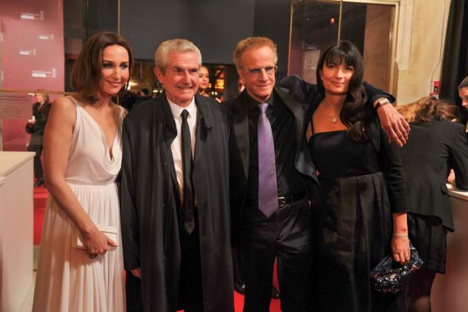 Claude Lelouch, entouré notamment de deux des acteurs de Un+Une, Elsa Zilberstein et Christophe Lambert