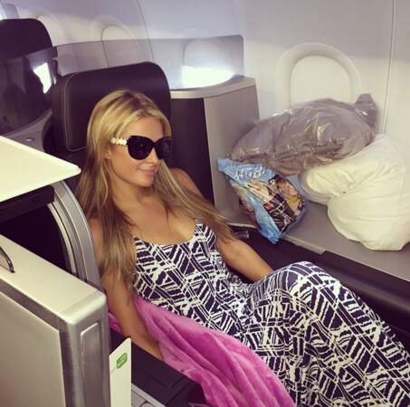 Et Paris Hilton était à l'aise en avion (contrairement à nous quand on voyage) !
