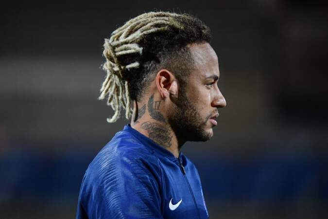 Neymar, en janvier 2019, arbore des tresses colorées