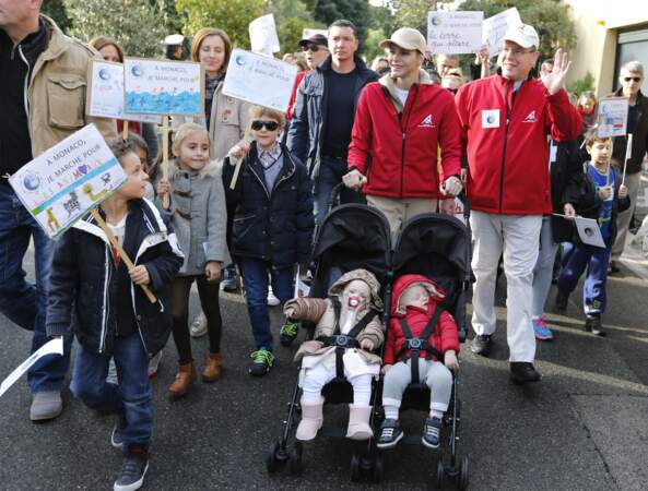 Novembre : La Cop 21, les jumeaux en sont… à leur manière en participant à une marche pour le climat en poussette