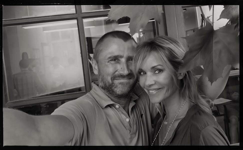 Alexandre Brasseur a toujours le bras assez long pour un selfie avec Ingrid Chauvin