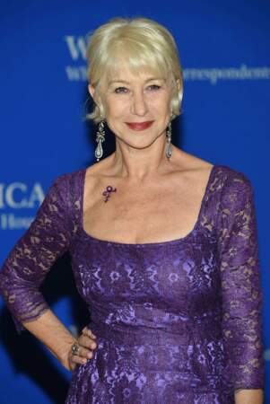 Helen Mirren a rendu hommage à Prince avec une robe très "Purple Rain" et le Love symbol