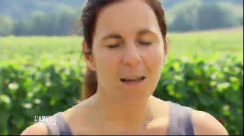 Virginie est une pimpante viticultrice de 32 ans