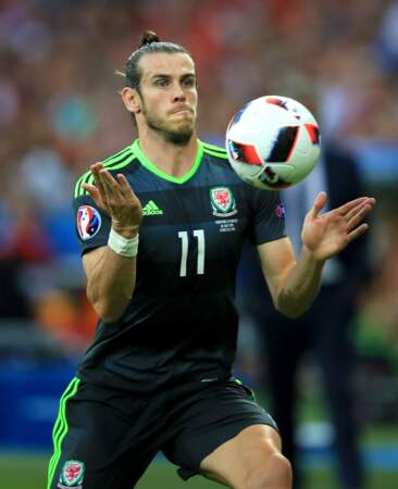 Et Gareth Bale inventa le kung-fu jonglage