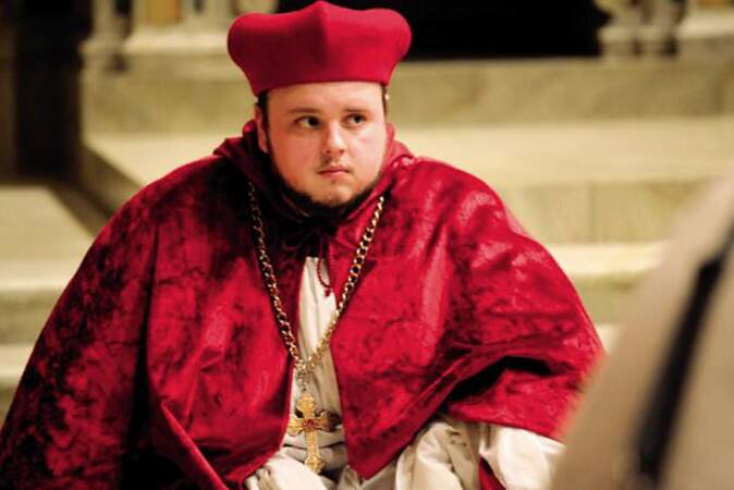 John Bradley incarne le cardinal Giovanni de Medici