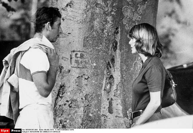 En 1970, Charles rencontre Camilla, son grand amour, à la faveur d'un match de polo, leur passion commune