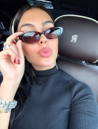 Georgina Rodriguez en mode selfie dans sa voiture