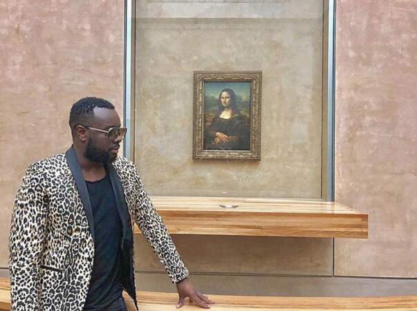 Mais Maître Gims n'a d'yeux que pour Mona Lisa.