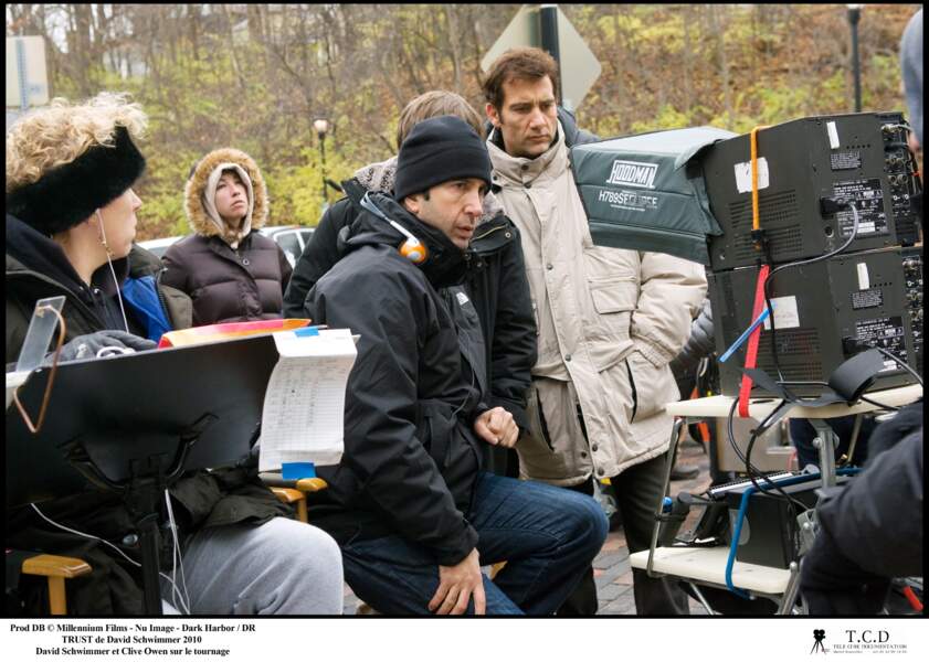 Il est aussi réalisateur, comme ici sur la tournage de son film Trust en 2010 avec Clive Owen.
