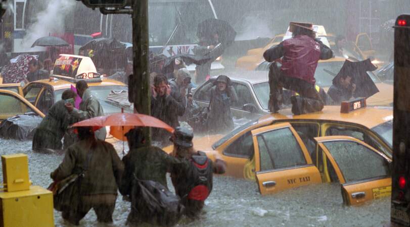 Pluies diluviennes sur New York dans Le Jour d'après (2004).