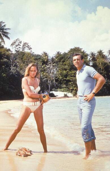 Ursula Andress et Sean Connery dans James Bond contre Dr. No (1967)