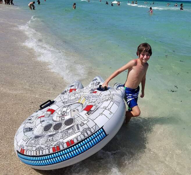 Jacob Tremblay n'a pas menti : il est vraiment fan de Star Wars. Jusqu'à la plage de Miami. 