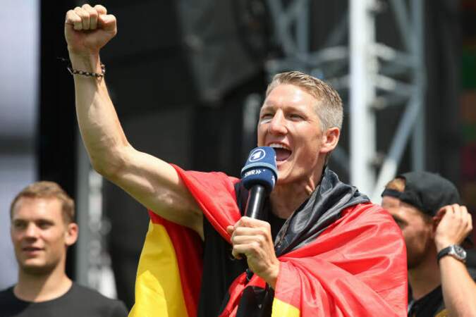 Bastian Schweinsteiger a pris le micro afin d'haranguer la foule