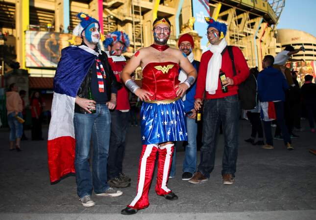 ... Pendant que des supporters français se prennent pour Wonder Woman