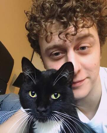 En parlant de chat, Norman Thavaud a enfin retrouvé son petit Merlin ! Ça valait bien un selfie. 