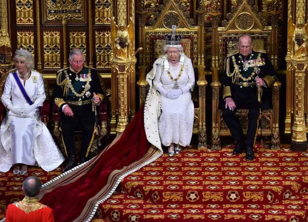 Mai : On ne change pas ses habitudes… La reine Elisabeth proclame l'ouverture du Parlement