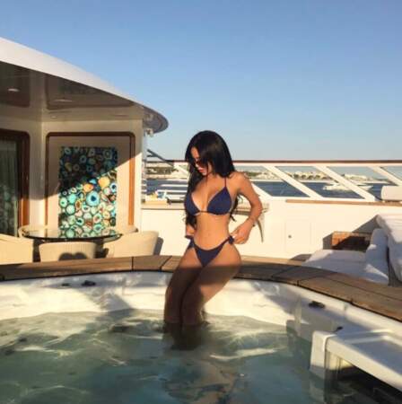 Star du groupe Rich Kids of Instagram, elle nous inonde de photos d'elle en tenue sexy. Ici sur son yacht...