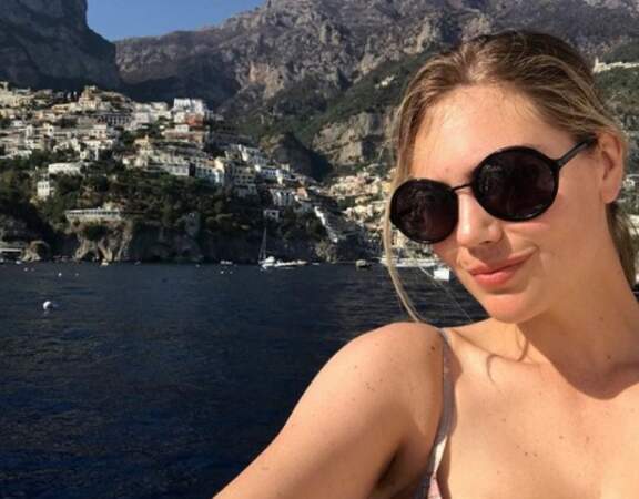 Un peu plus loin, Kate Upton était à Capri. 