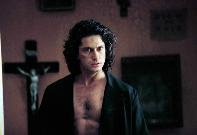 Il sort les crocs et incarne le roi des vampires dans Dracula 2001