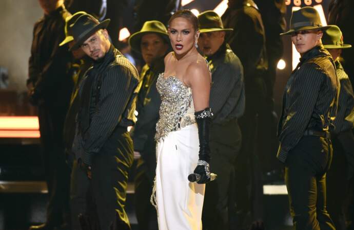 Jennifer Lopez a interprété Dinero