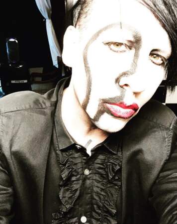 Point de célébration en revanche pour le maquillage de Marilyn Manson (c'est quoi ce débord ?)