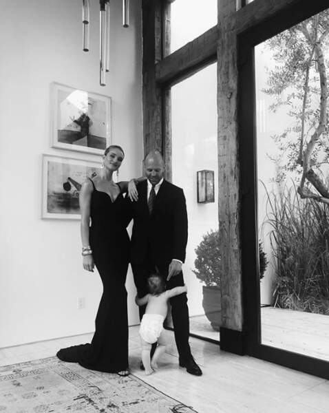 Portrait de famille chez Rosie Huntington-Whiteley et Jason Statham. 