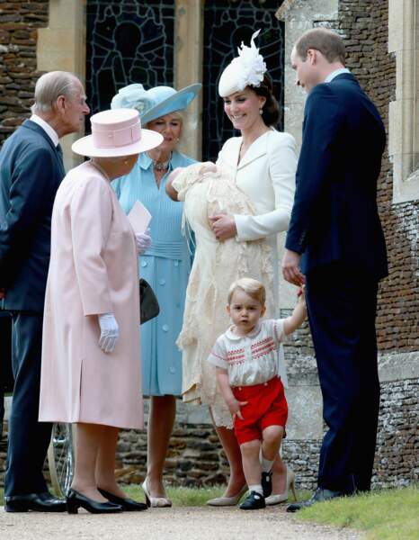 La reine Élisabeth II et son mari, le duc d'Édimbourg, avec Kate, William et leurs bébés