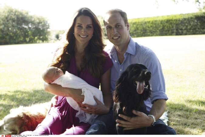 Première photo officielle de Baby George prise par son grand-père Michael Middleton dans la campagne anglaise