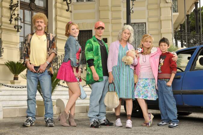 Moustache et coupe de cheveux des années 80, Jeff et sa famille débarquent à Monaco, Les Tuche (2011) 