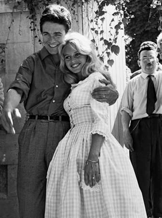 En 1959, lors de son mariage avec Jacques Charrier, Brigitte Bardot relance la mode du tissu Vichy