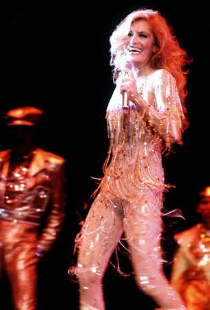 Dalida dans sa grande période disco et on la laissera danser en tenue bling bling jusqu'au début des années 80.