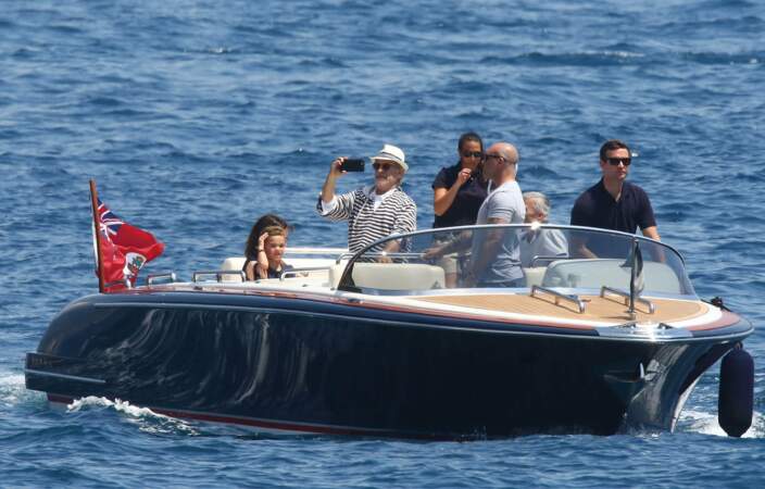 Le bon gros Steven Spielberg sur son bateau