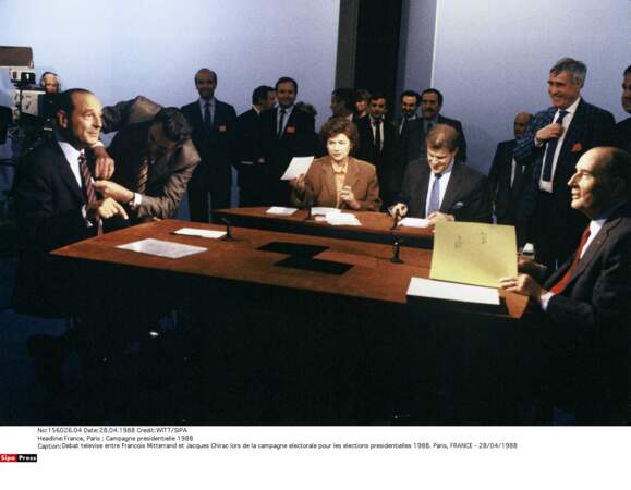 1988 : qui craquera le premier ? Chirac finit par appeler Mitterrand "M le Président". Et Mitterrand sourit...