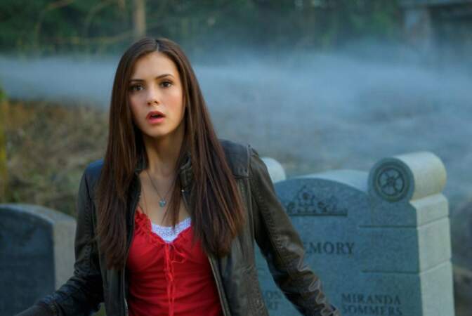 Nina Dobrev a incarné Elena jusqu'à la fin de la saison 6 de Vampire Diaries, puis a quitté la série.