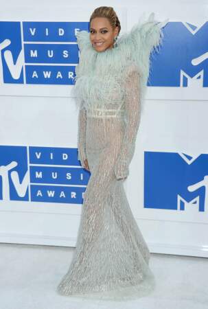 Aux dernier MTV Video Music Awards, cette robe a fait jaser.