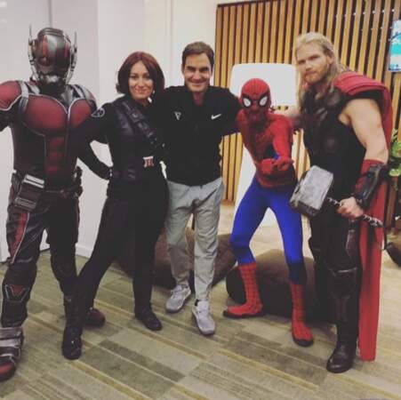 Et Roger Federer a rencontré les Avengers... Enfin, leurs cousins germains quoi. 