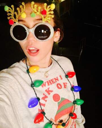 Noël, c'est déjà le week-end prochain, youpi ! Miley Cyrus remplace le sapin, cette année... 