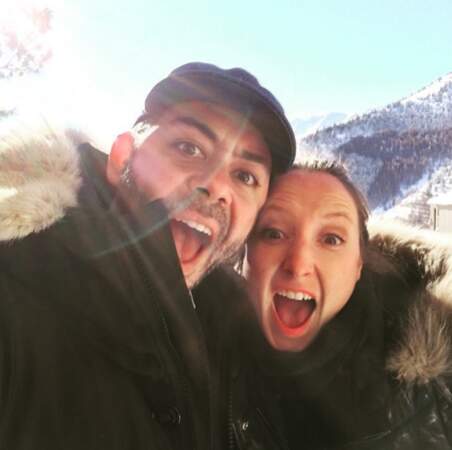 Une super occasion de faire des selfies enneigés, n'est-ce pas Audrey Lamy et Manu Payet ? 