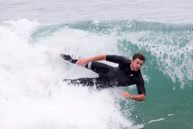 Liam Hemsworth y a d'ailleurs fait du surf.