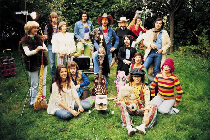 Attention mesdames et messieurs, voici l'ex-troupe de Michel Fugain. Un vrai Big Bazar du style hippie !