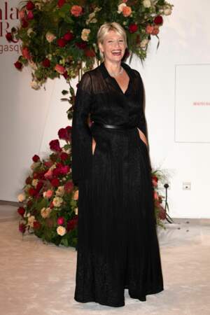 Robe noire aussi pour l'ex-animatrice de Canal+ Maïtena Biraben