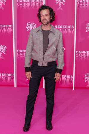 La veste à paillettes de Romain Duris a fait sensation sur le tapis rose !