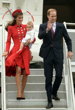 Première visite officielle de George qui atterrit en compagnie de ses parents en Nouvelle-Zélande le 7 avril 2014