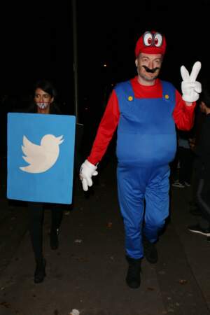 Tandis que Charlie Brooker était déguisé en Mario à la soirée Jonathan Ross à Londres